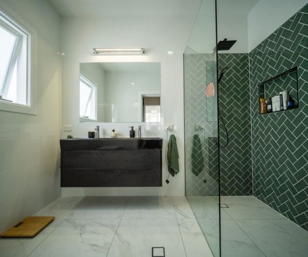 Black and white shower room | Featured image for AQWA Constructions Bathroom Renovation Ideas blog.